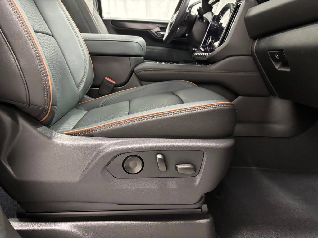 Used 2026 GMC Yukon XL AT4 w/ AT4 Premium Package AWD/4WD image 60