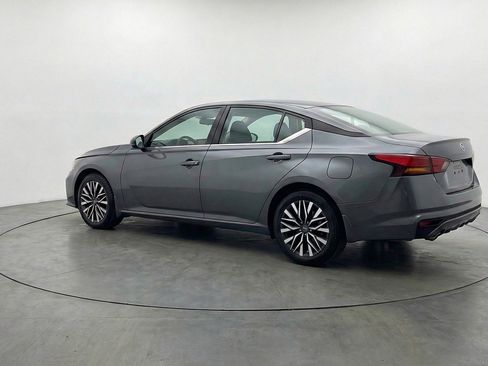 Used 2025 Nissan Altima 2.5 SV FWD image 6