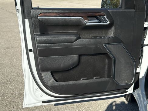 Used 2025 GMC Sierra 1500 SLT image 8