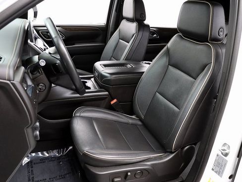 Used 2023 Chevrolet Suburban Premier image 9