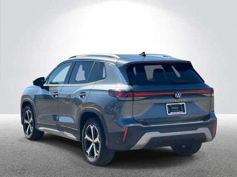 New 2025 Volkswagen Tiguan SE FWD image 3