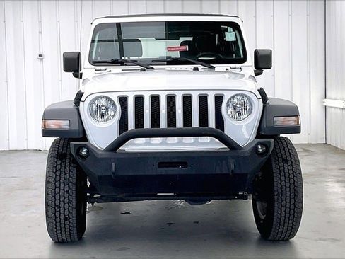 Used 2019 Jeep Wrangler Sport image 3