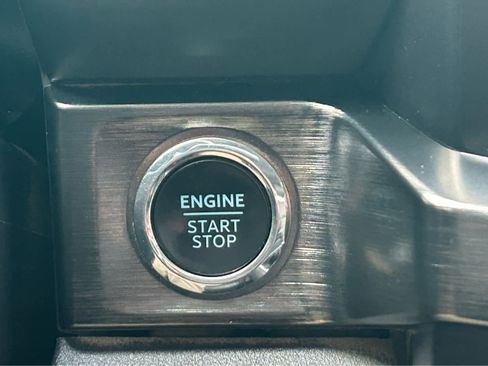 Used 2024 Ford F250 Lariat w/ Chrome Package image 33