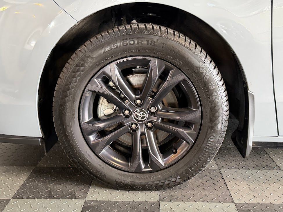 Used 2025 Toyota Sienna XSE AWD/4WD image 33