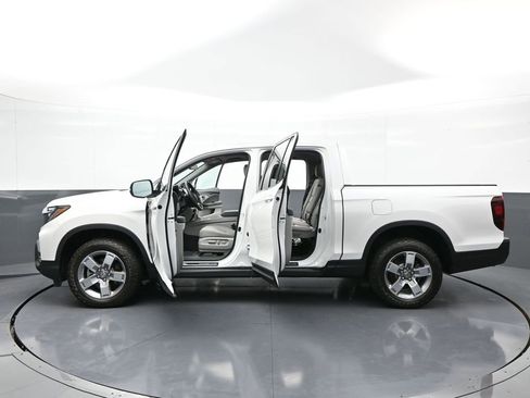Certified 2025 Honda Ridgeline RTL image 43