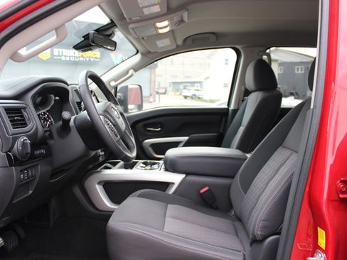 Certified 2024 Nissan Titan SV w/ SV Convenience Package image 13