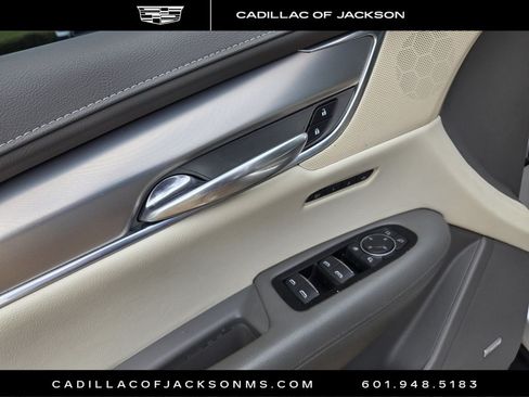 Used 2017 Cadillac XT5 Premium Luxury w/ Driver Assist Package FWD image 13