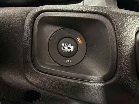 Used 2025 Jeep Wrangler Unlimited Sport AWD/4WD image 17