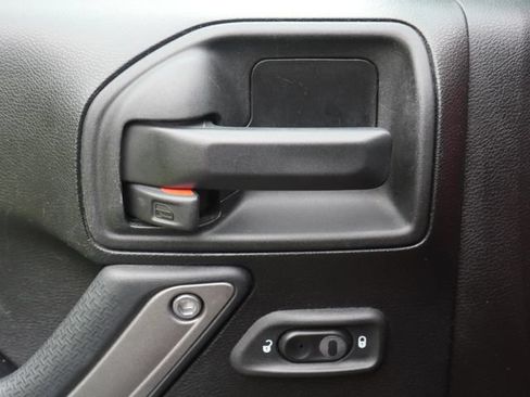 Used 2018 Jeep Wrangler Unlimited Sport S AWD/4WD image 9