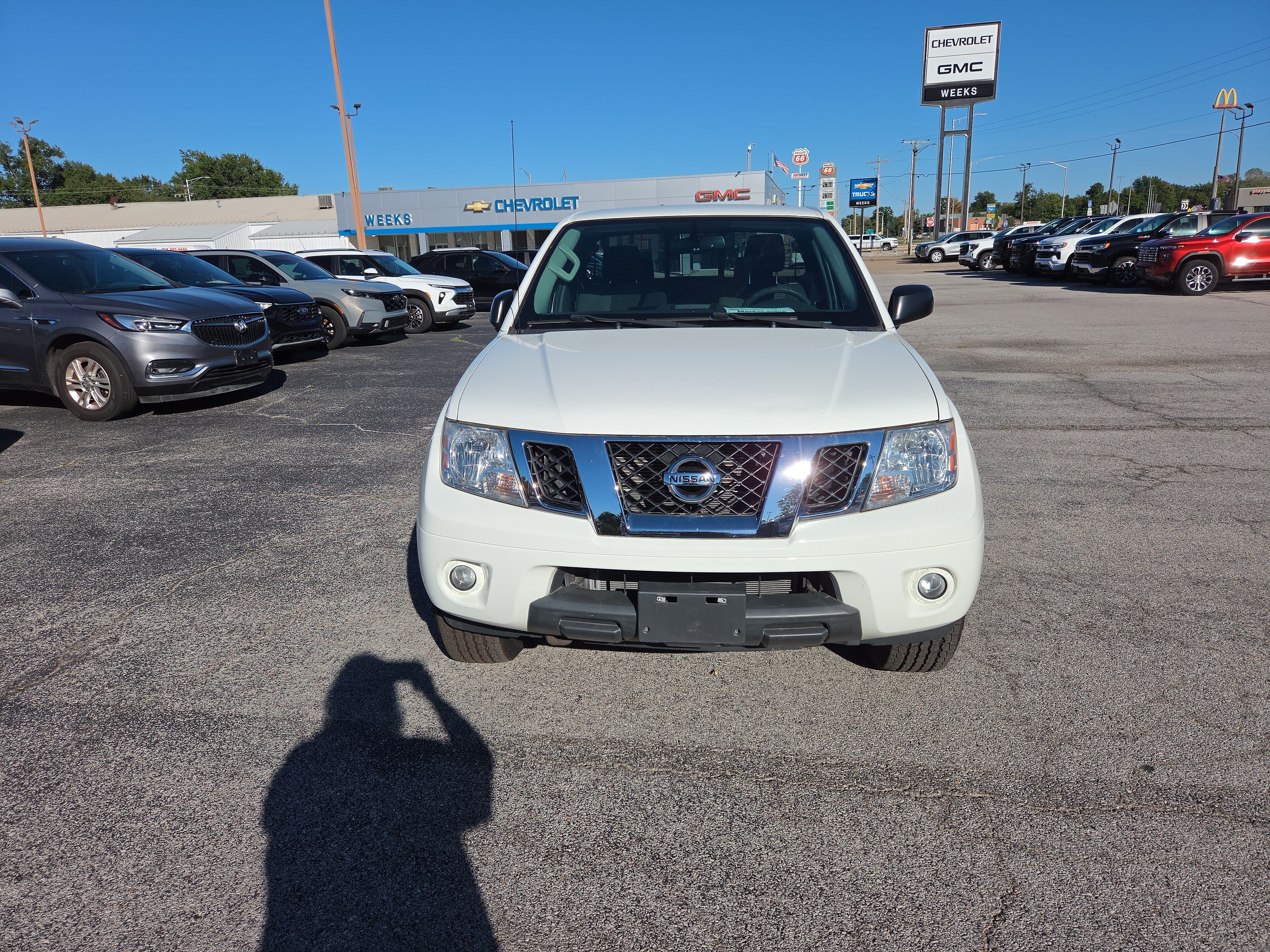 Used 2020 Nissan Frontier SV AWD/4WD image 2
