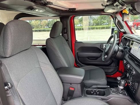 Used 2025 Jeep Wrangler Sport AWD/4WD image 11