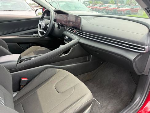 Used 2024 Hyundai Elantra SEL w/ Convenience Package FWD image 17