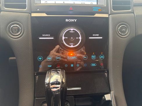 Used 2018 Ford Taurus SHO AWD/4WD image 23