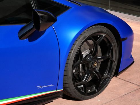 Used 2018 Lamborghini Huracan Performante image 13