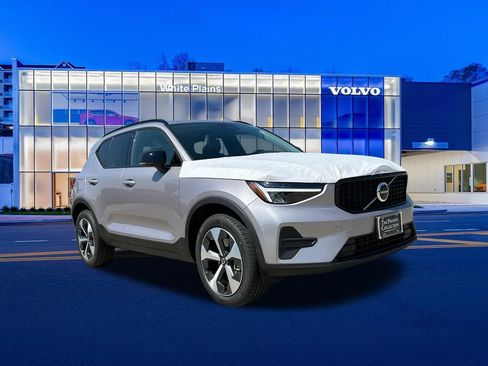 New 2026 Volvo XC40 B5 Core w/ Climate Package AWD/4WD image 1
