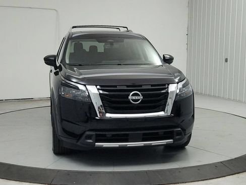 Used 2025 Nissan Pathfinder SL w/ SL Premium Package AWD/4WD image 3