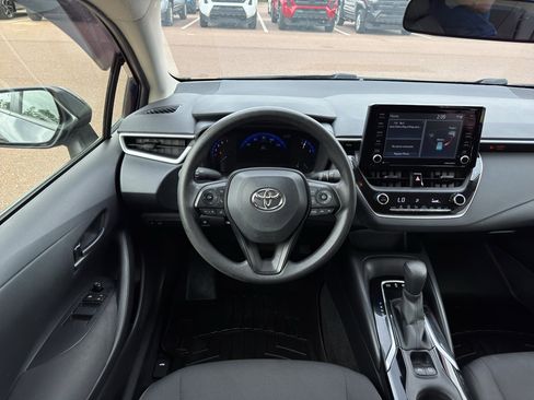 Used 2022 Toyota Corolla LE image 20