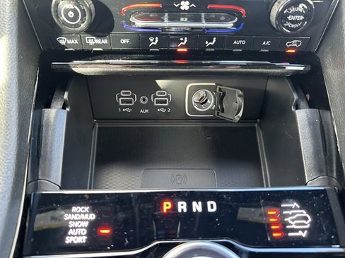 New 2025 Jeep Grand Cherokee Overland image 33