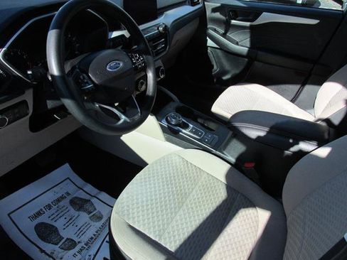 Used 2022 Ford Escape SE image 9