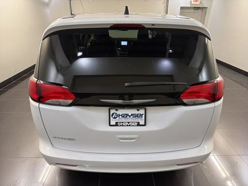 Used 2024 Chrysler Voyager LX FWD image 5
