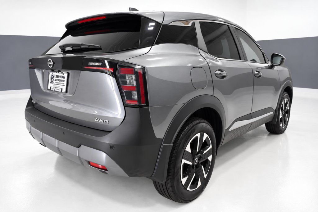 Used 2025 Nissan Kicks SV AWD/4WD image 8