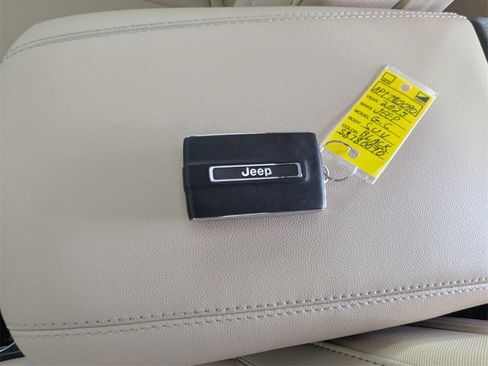 Used 2025 Jeep Grand Cherokee Limited image 29