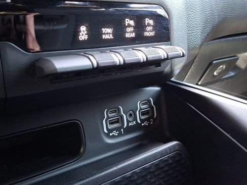 Used 2021 RAM 1500 Big Horn AWD/4WD image 25