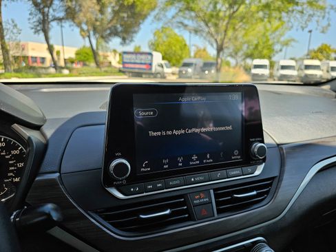 Used 2024 Nissan Altima 2.5 SV image 29