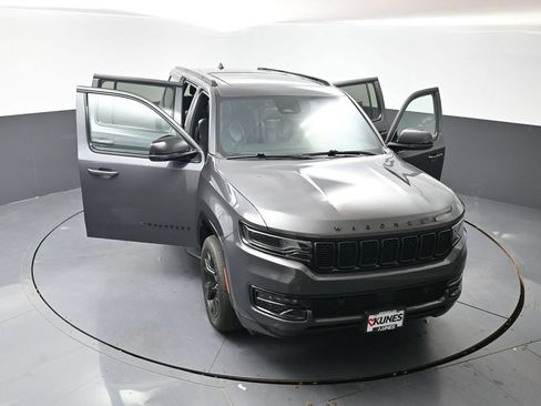 Used 2024 Jeep Wagoneer Series II AWD/4WD image 61