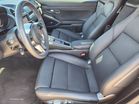 Used 2024 Porsche 718 Boxster image 16