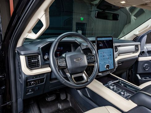 Used 2024 Ford Expedition Max Platinum image 17