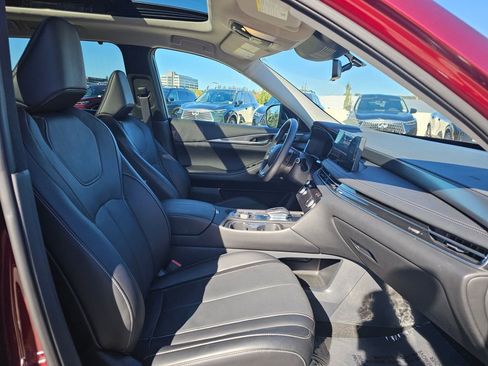 Certified 2024 INFINITI QX60 Luxe image 11