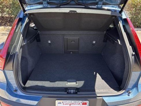 Used 2023 Volvo XC40 Recharge Core AWD/4WD image 11