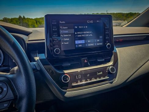 Used 2020 Toyota Corolla LE FWD image 19