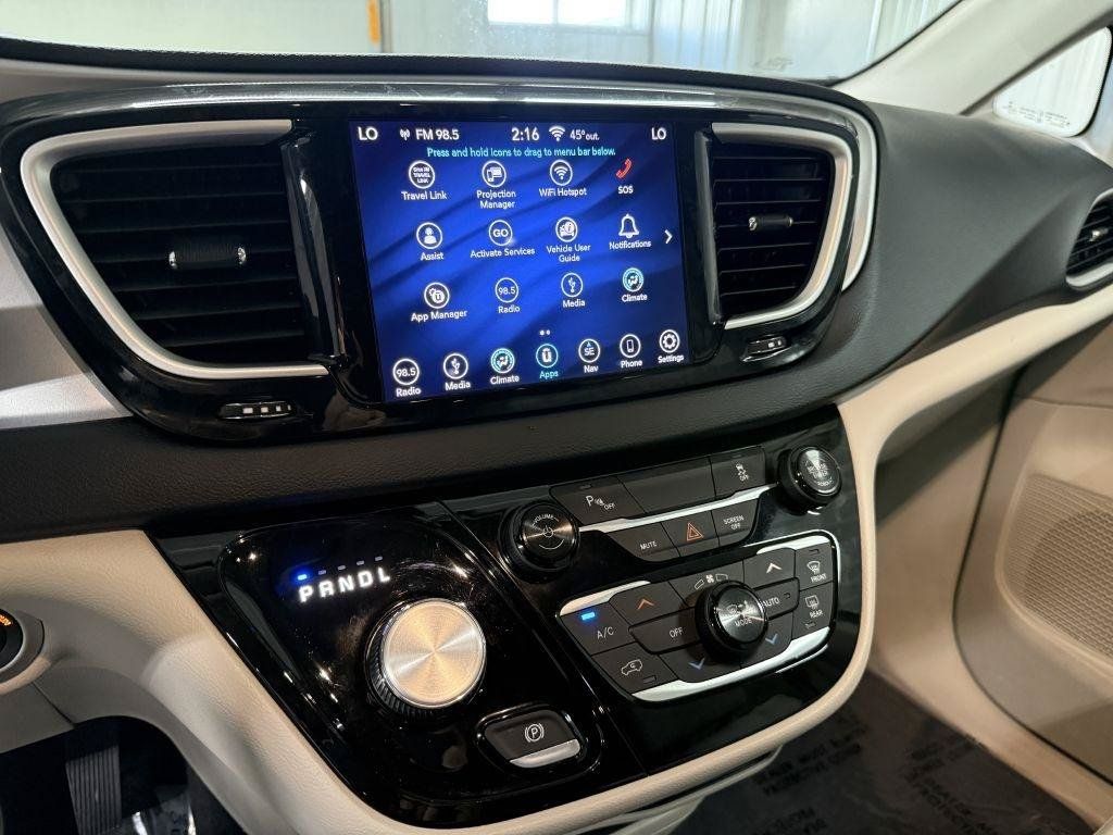 Used 2018 Chrysler Pacifica Touring Plus FWD image 18
