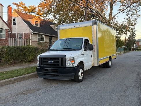 Used 2024 Ford E-350 and Econoline 350 Super Duty w/ Driver's Safety Package image 2