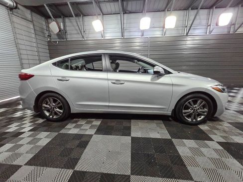Used 2018 Hyundai Elantra Value Edition FWD image 9