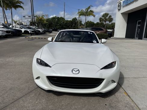 Used 2019 MAZDA MX-5 Miata RF Grand Touring RWD image 29