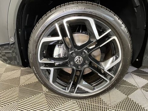 Used 2025 Volkswagen Tiguan SEL R-Line AWD/4WD image 14
