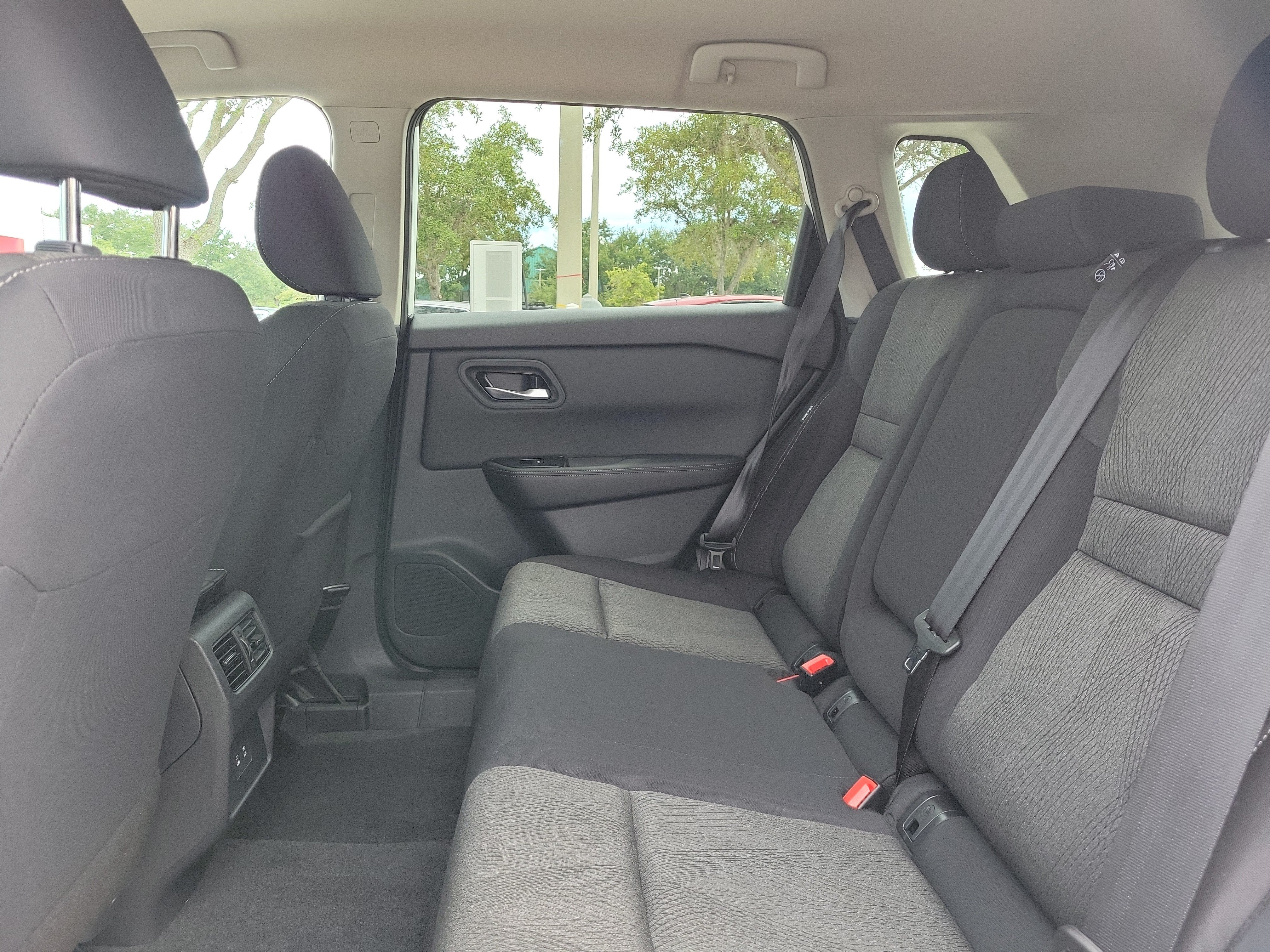 Certified 2025 Nissan Rogue SV AWD/4WD image 18