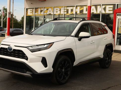 Used 2022 Toyota RAV4 SE w/ Convenience Package AWD/4WD image 1