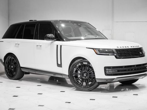 Used 2025 Land Rover Range Rover SE AWD/4WD image 1