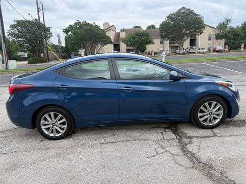 Used 2015 Hyundai Elantra SE w/ Option Group 02 FWD image 5
