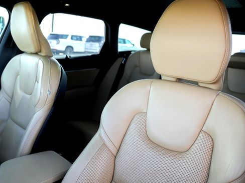 Used 2023 Volvo V90 B6 Cross Country Ultimate image 13