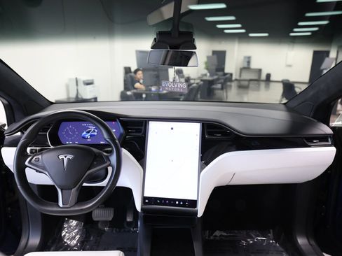 Used 2020 Tesla Model X Long Range image 21