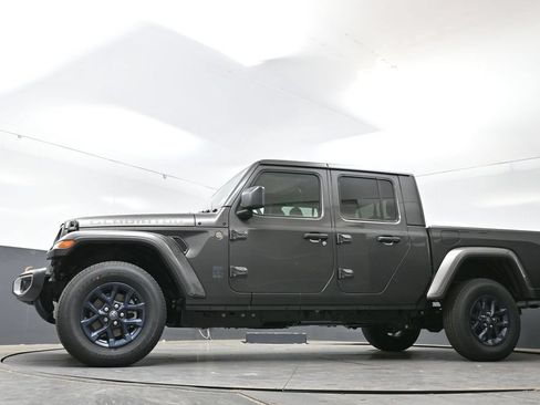 New 2026 Jeep Gladiator Sport AWD/4WD image 40
