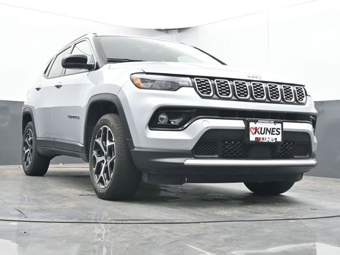 Used 2025 Jeep Compass Limited AWD/4WD image 46