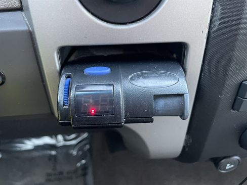 Used 2010 Ford F150 XLT image 32