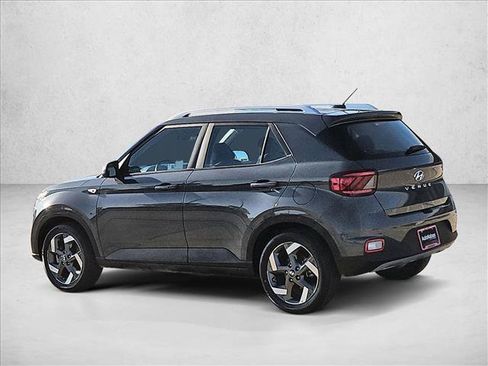 Used 2025 Hyundai Venue SEL FWD image 8