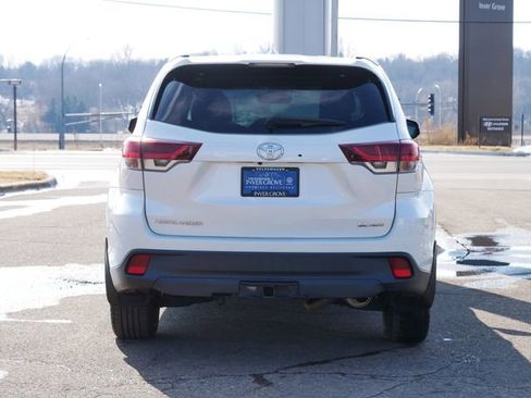 Used 2019 Toyota Highlander SE image 6